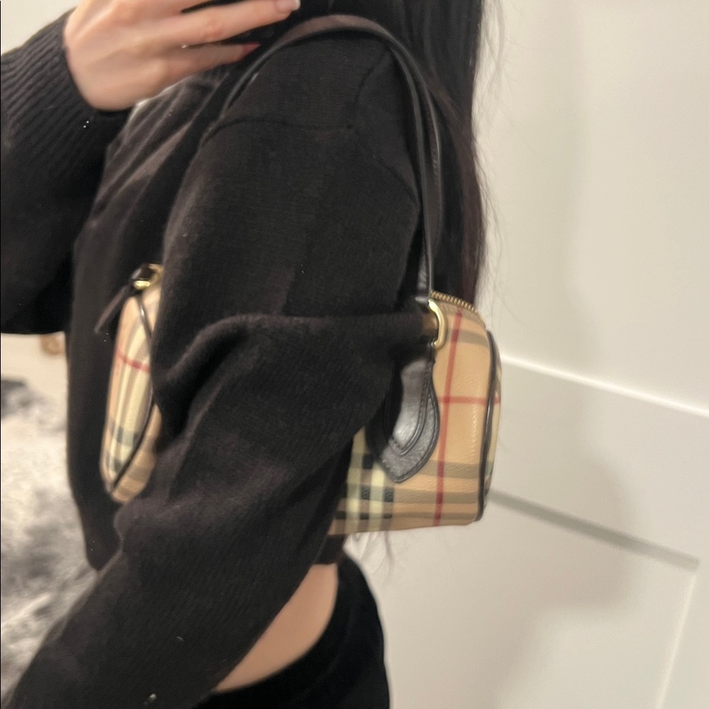 BURBERRY Vintage Check Leather Barrel Bag, NWOT - Picture 14 of 15